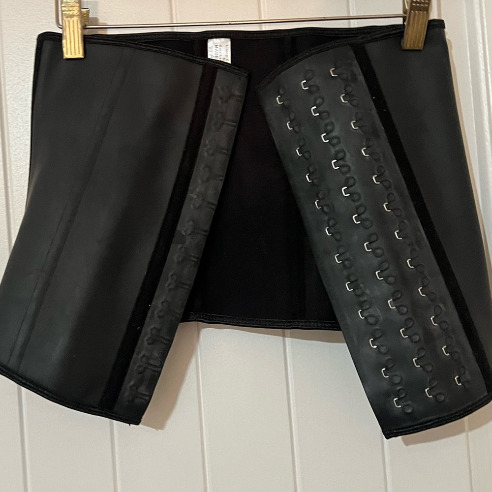 Latex waist shaper